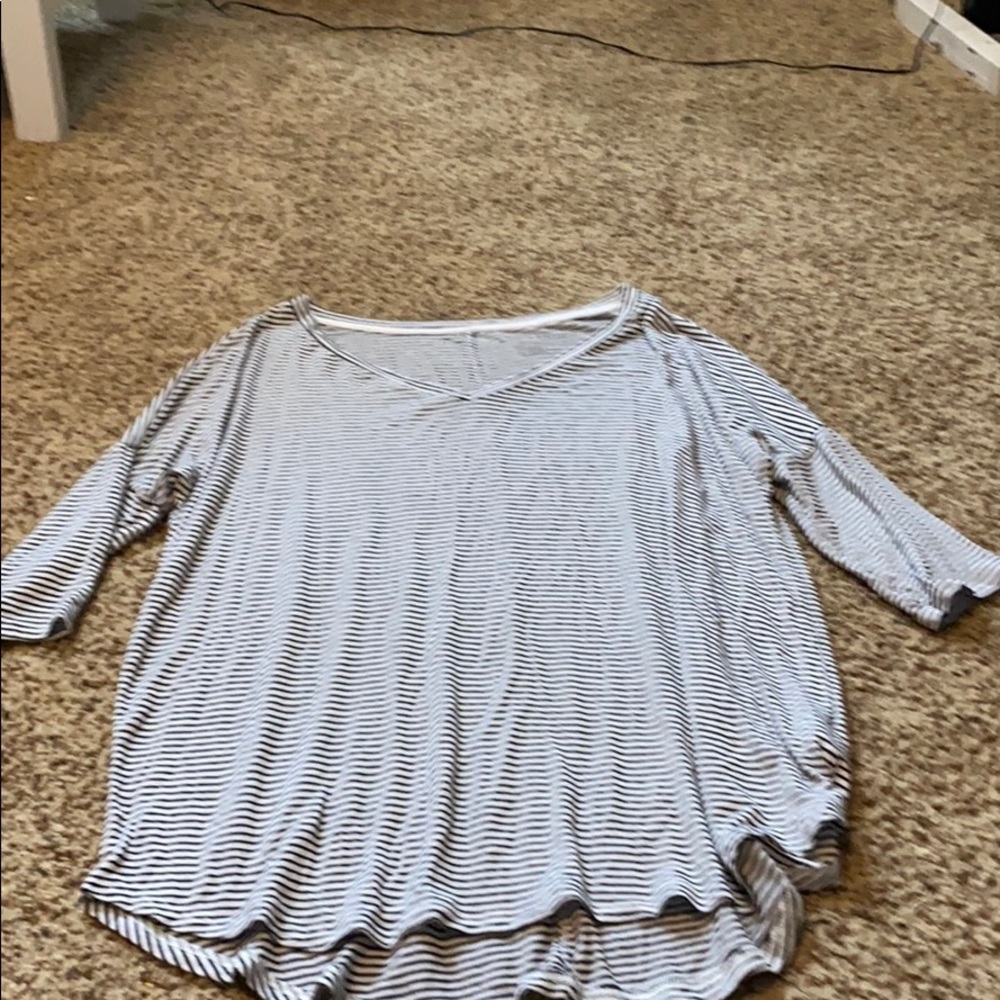 mid sleeve striped shirt